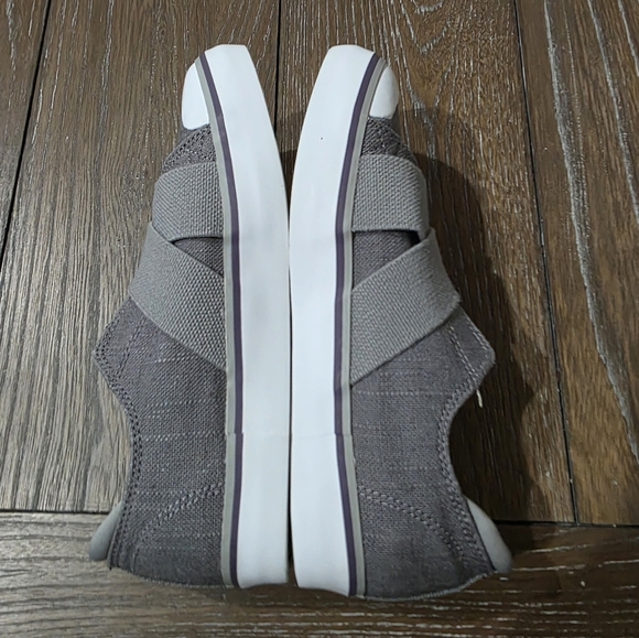 Keen Elsa III Gore Slip On Sneakers, Women's Size 5 - Picture 5 of 9